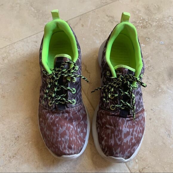 Womens Nike Roshe Run Print sz 6.5 sneaker shoe - Picture 3 of 10